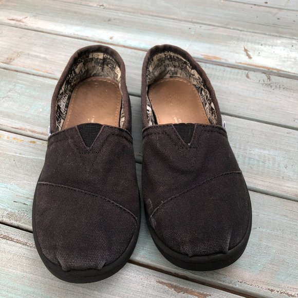 Toms Black Canvas One for One Shoes - Picture 6 of 16